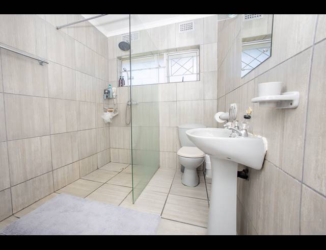 4 BEDROOM HOUSE FOR SALE IN QUEENSBERRY BAY